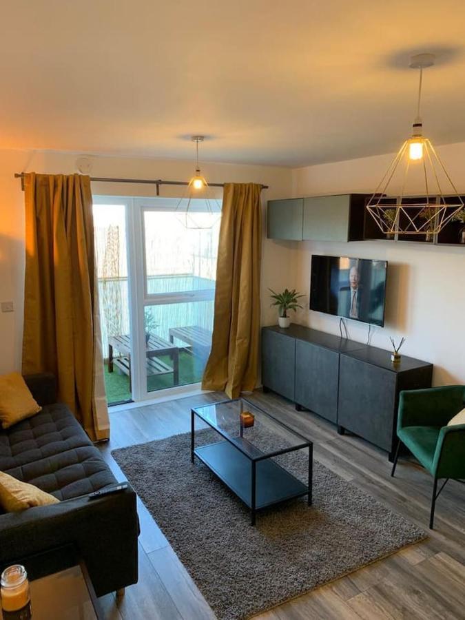 Lovely 1-Bed Serviced Apartment With Free Parking West Thurrock Eksteriør billede