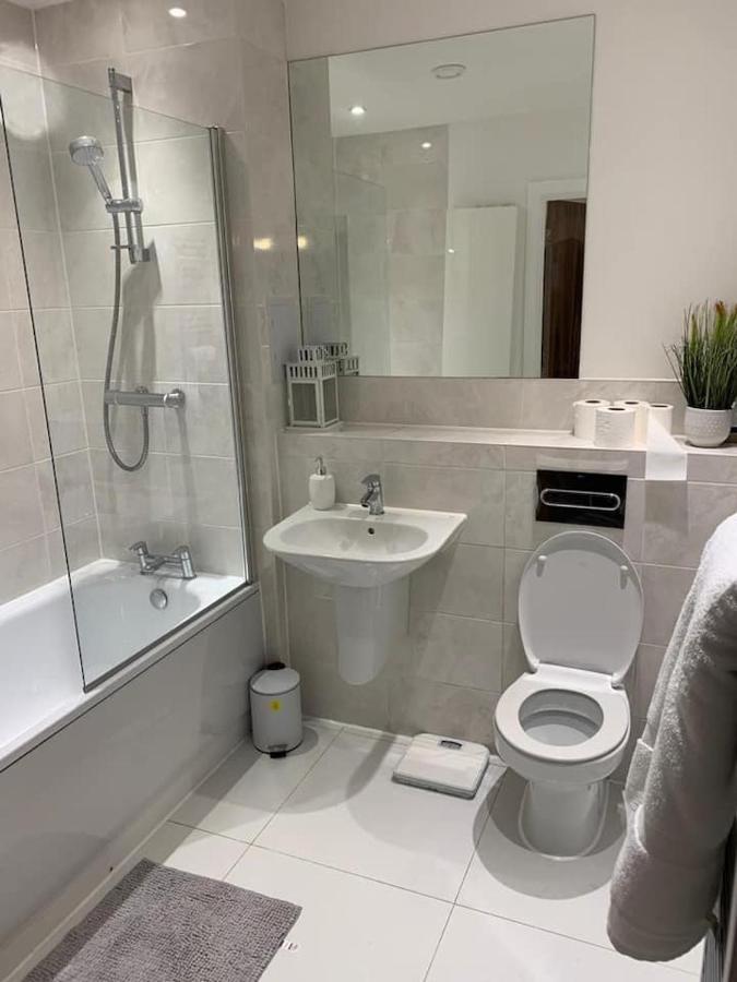 Lovely 1-Bed Serviced Apartment With Free Parking West Thurrock Eksteriør billede