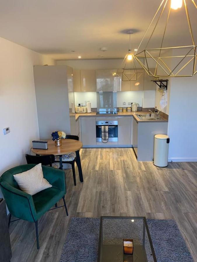 Lovely 1-Bed Serviced Apartment With Free Parking West Thurrock Eksteriør billede