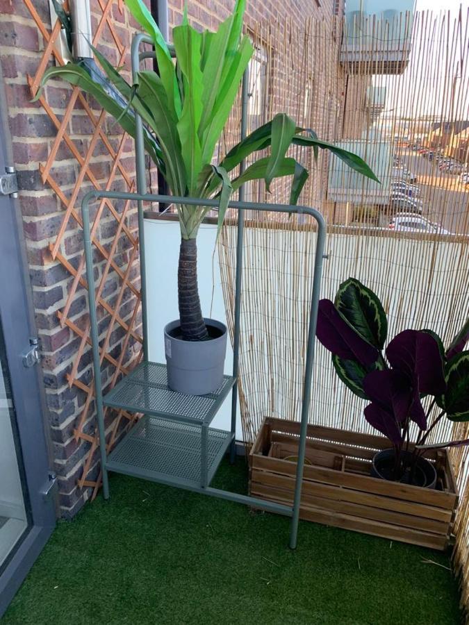 Lovely 1-Bed Serviced Apartment With Free Parking West Thurrock Eksteriør billede