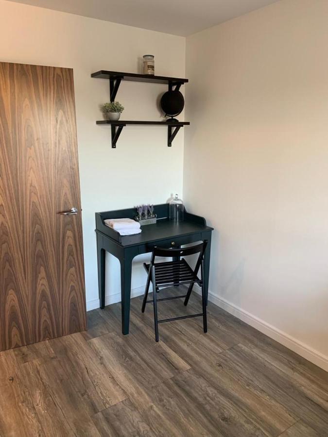 Lovely 1-Bed Serviced Apartment With Free Parking West Thurrock Eksteriør billede